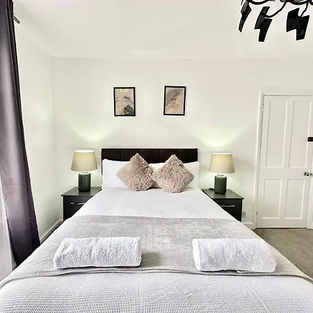 Central London Two Bedroom Apartment